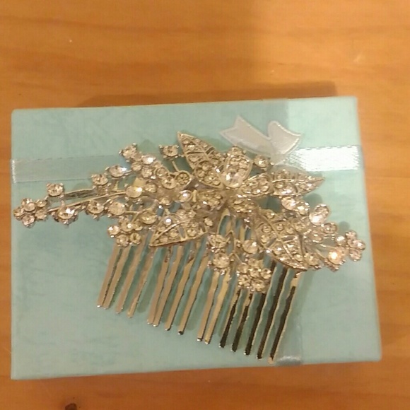 Bridal Silvertone Austrian Crystal Hair Comb main image 8